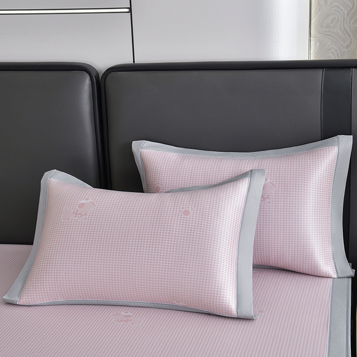 91家纺网 家纺一手货源 找家纺 （总）小牛席业 2026新款【实拍风格】双PE高凉感-腊肠狗格纹提花冰丝席（床笠款）凉席竹席藤席冰藤席乳胶席豆豆席