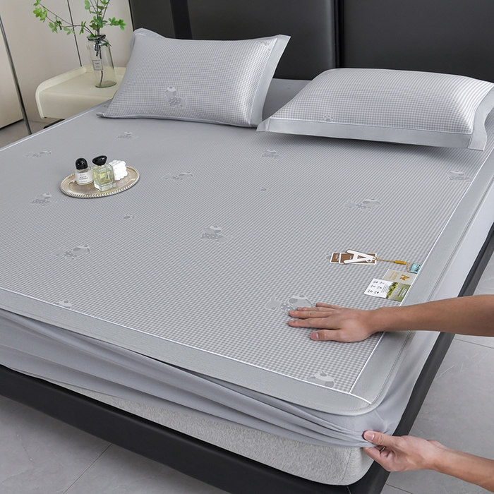 91家纺网 家纺一手货源 找家纺 小牛席业 2026新款【实拍风格】双PE高凉感-腊肠狗格纹提花冰丝席（床笠款）凉席竹席藤席冰藤席乳胶席豆豆席 灰色