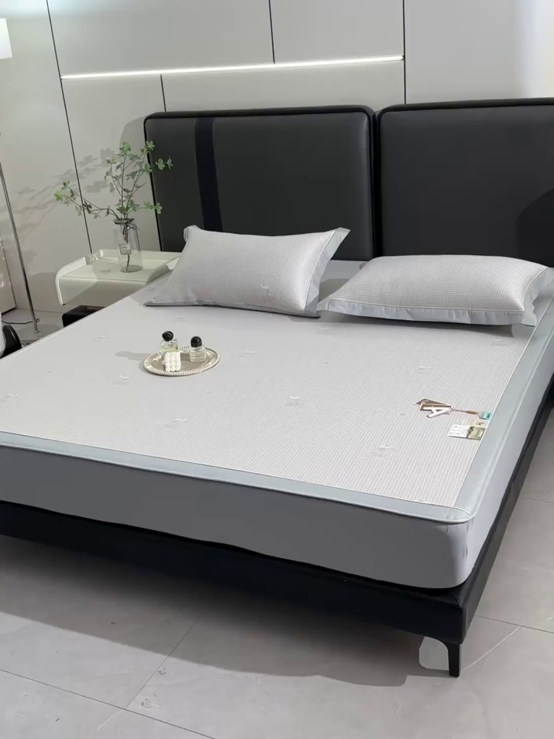 91家纺网 家纺一手货源 找家纺 小牛席业 2026新款【实拍风格】双PE高凉感-腊肠狗格纹提花冰丝席（床笠款）凉席竹席藤席冰藤席乳胶席豆豆席 香槟