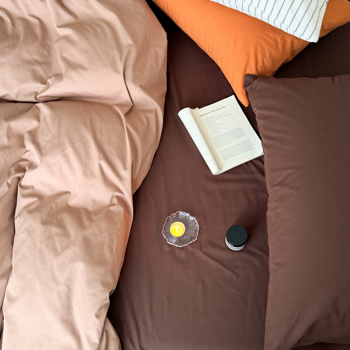 91家纺网 家纺一手货源 找家纺 蜜宿 2026新款纯色混搭全棉纯棉40s水洗棉四件套 脏脏茶棕（枕套黑黄竖条+可可棕）