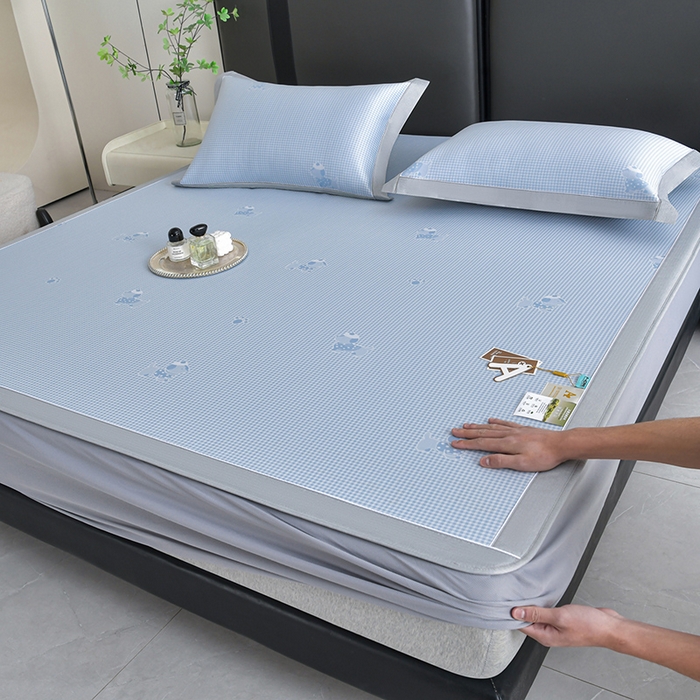 91家纺网 家纺一手货源 找家纺 小牛席业 2026新款【实拍风格】双PE高凉感-腊肠狗格纹提花冰丝席（床笠款）凉席竹席藤席冰藤席乳胶席豆豆席 蓝色