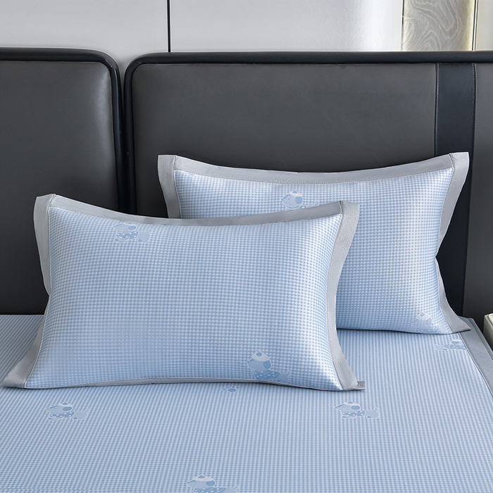 91家纺网 家纺一手货源 找家纺 小牛席业 2026新款【实拍风格】双PE高凉感-腊肠狗格纹提花冰丝席（床笠款）凉席竹席藤席冰藤席乳胶席豆豆席 蓝色