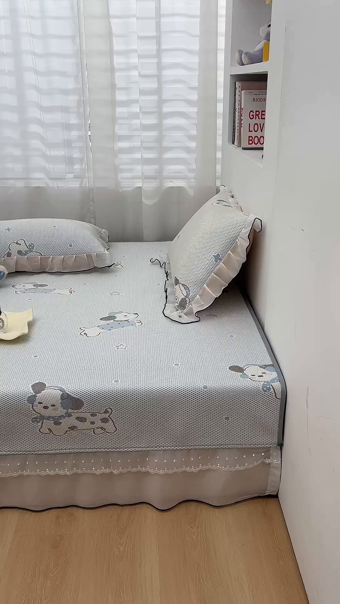 91家纺网 家纺一手货源 找家纺 金艾草 2026新款PE冰豆豆防滑榻榻米凉席豆豆席 凉豆豆-香肠狗蓝