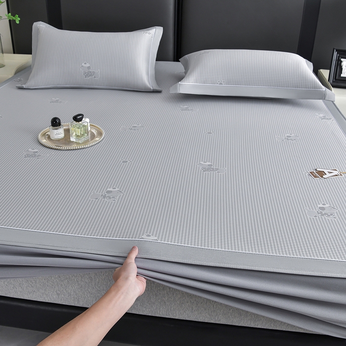 91家纺网 家纺一手货源 找家纺 小牛席业 2026新款【实拍风格】双PE高凉感-腊肠狗格纹提花冰丝席（床笠款）凉席竹席藤席冰藤席乳胶席豆豆席 灰色