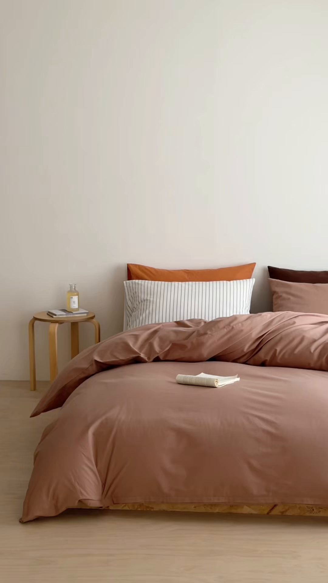 91家纺网 家纺一手货源 找家纺 蜜宿 2026新款纯色混搭全棉纯棉40s水洗棉四件套 脏脏茶棕（枕套南瓜泥+摩卡）