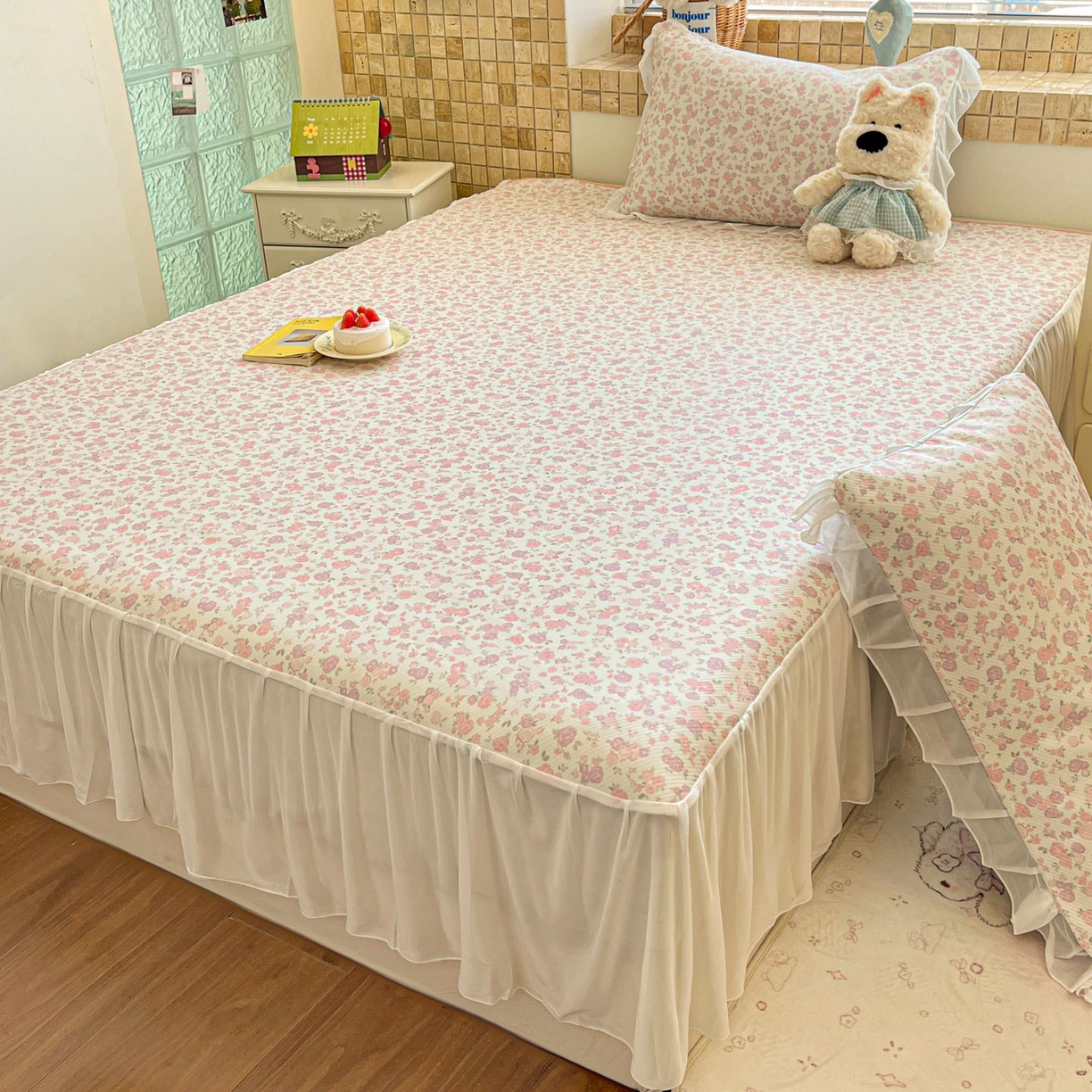 91家纺网 家纺一手货源 找家纺 川悦生活 2026新款雪纺冰丝床裙凉席三件套 床裙清新花芋