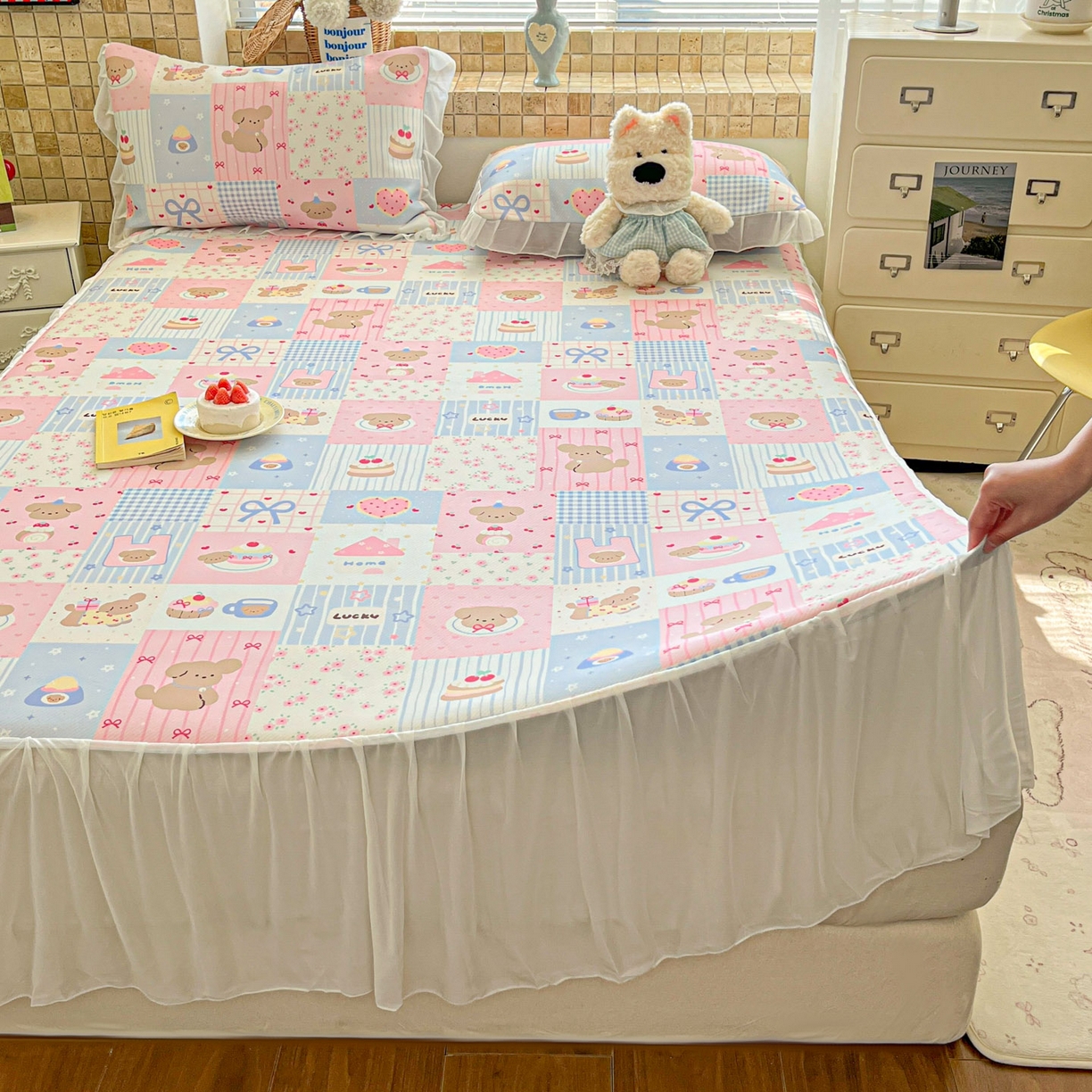 91家纺网 家纺一手货源 找家纺 川悦生活 2026新款雪纺冰丝床裙凉席三件套 床裙甜蜜可乐