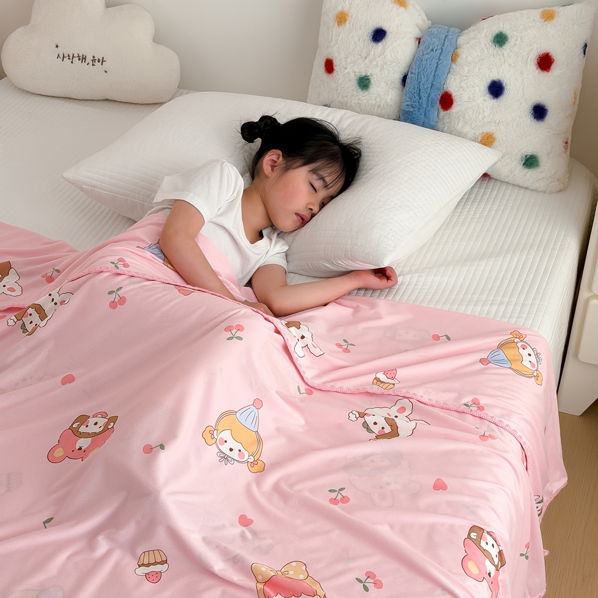 91家纺网 家纺一手货源 找家纺 嗨生活 2026新款贝壳边婴儿裸睡级凉感针织毯幼儿园夏被儿童夏被毯子盖毯午睡毯旅行毯夏凉 樱桃女孩