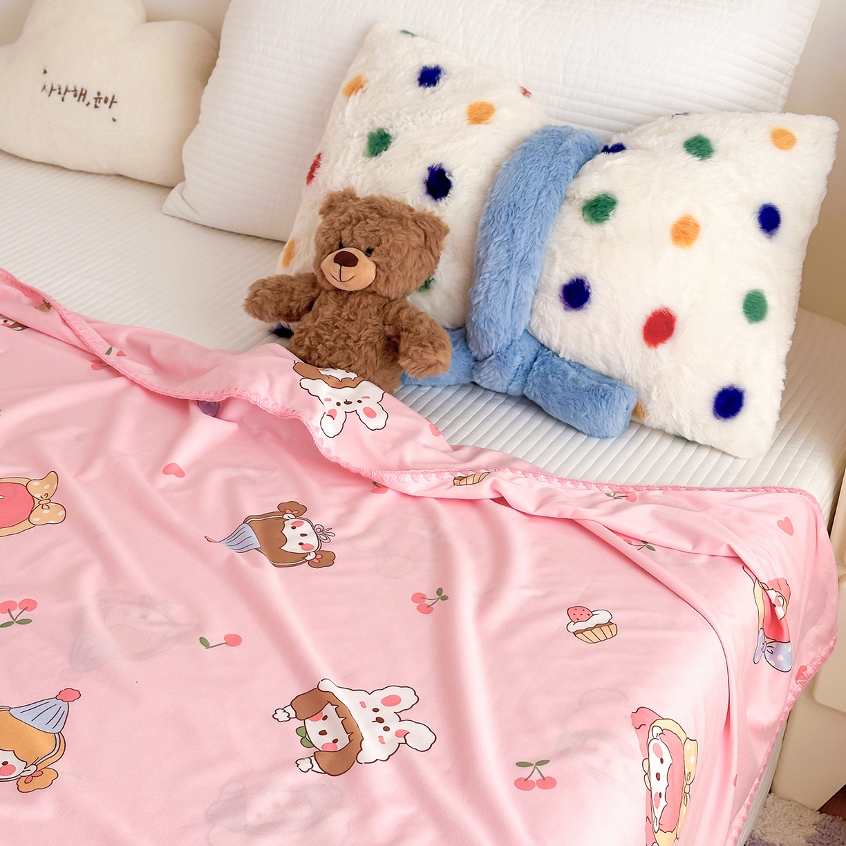 91家纺网 家纺一手货源 找家纺 嗨生活 2026新款贝壳边婴儿裸睡级凉感针织毯幼儿园夏被儿童夏被毯子盖毯午睡毯旅行毯夏凉 樱桃女孩