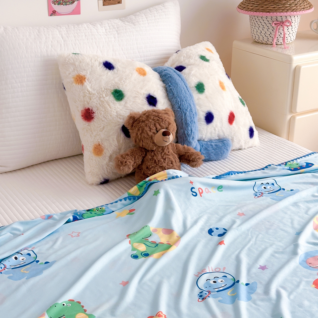 91家纺网 家纺一手货源 找家纺 嗨生活 2026新款贝壳边婴儿裸睡级凉感针织毯幼儿园夏被儿童夏被毯子盖毯午睡毯旅行毯夏凉 快乐恐龙