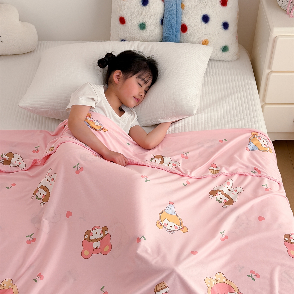 91家纺网 家纺一手货源 找家纺 嗨生活 2026新款贝壳边婴儿裸睡级凉感针织毯幼儿园夏被儿童夏被毯子盖毯午睡毯旅行毯夏凉 樱桃女孩