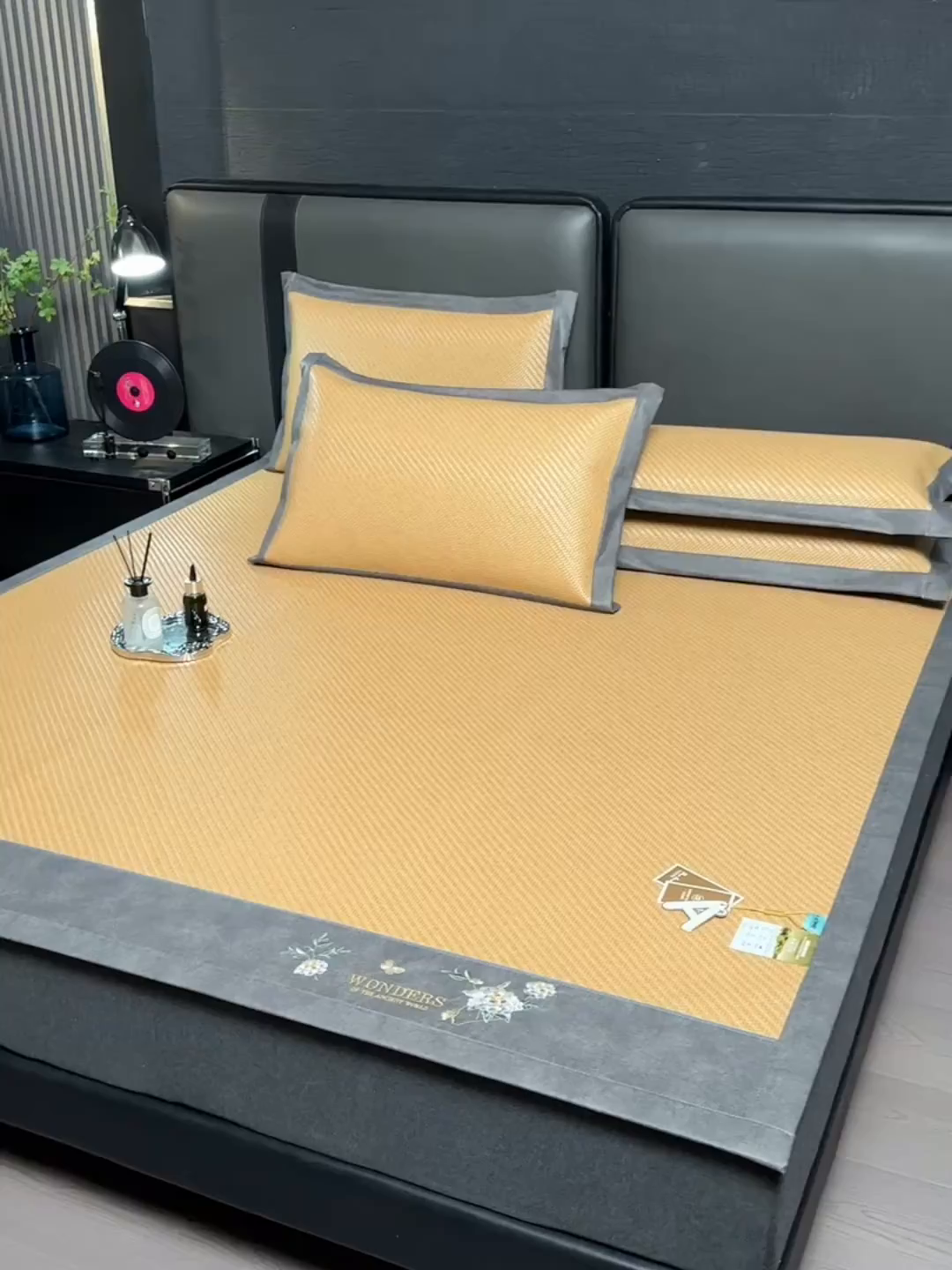 91家纺网 家纺一手货源 找家纺 小牛席业 2026新款PE冷感霸王藤系列（绣球花开刺绣款）凉席藤席冰藤席冰丝席可机洗凉感冰丝席豆豆席PE霸王藤 黄色