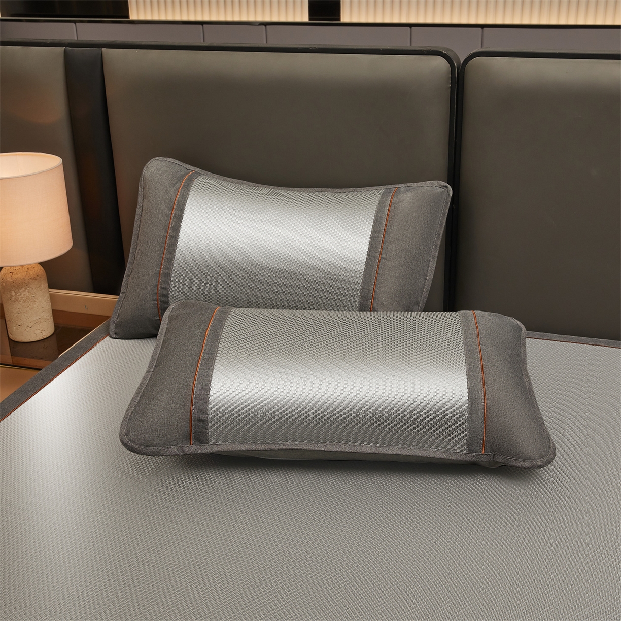 91家纺网 家纺一手货源 找家纺 绒艺席业 2026新款A类双面冰藤艾草凉席 冰藤抑菌灰