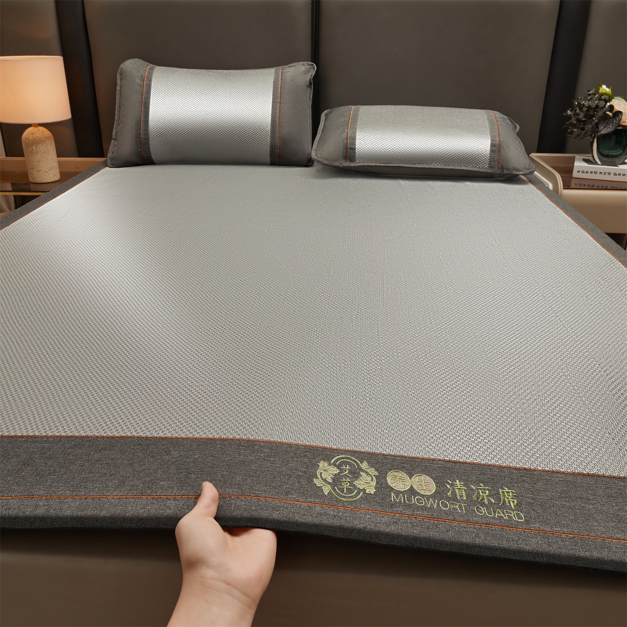 91家纺网 家纺一手货源 找家纺 绒艺席业 2026新款A类双面冰藤艾草凉席 冰藤抑菌灰