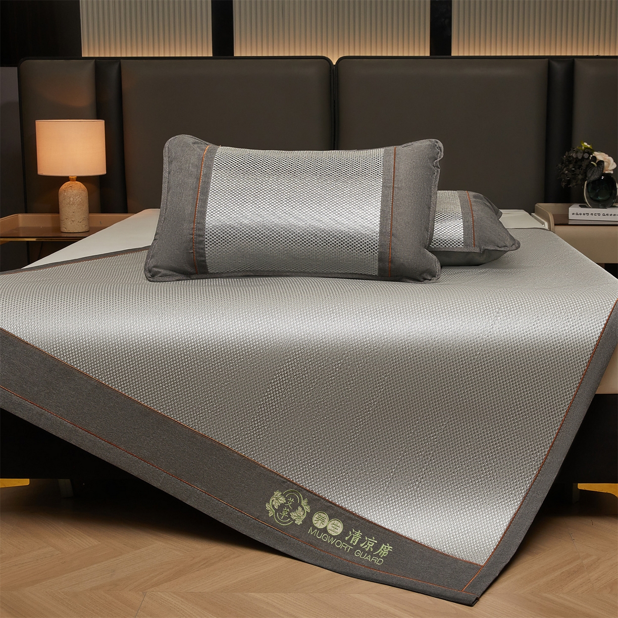 91家纺网 家纺一手货源 找家纺 绒艺席业 2026新款A类双面冰藤艾草凉席 冰藤抑菌灰