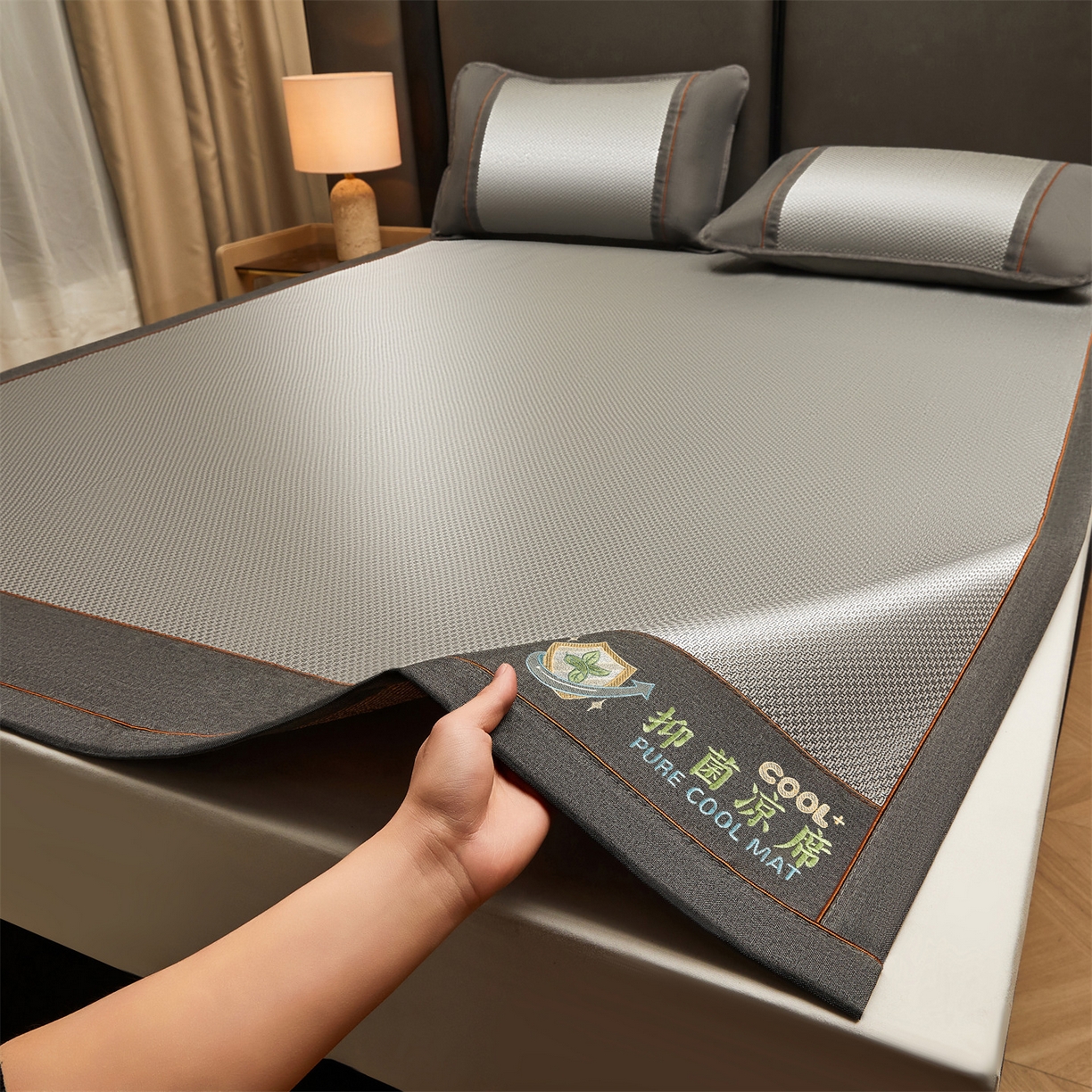 91家纺网 家纺一手货源 找家纺 绒艺席业 2026新款A类双面冰藤抑菌凉席 冰藤艾草灰