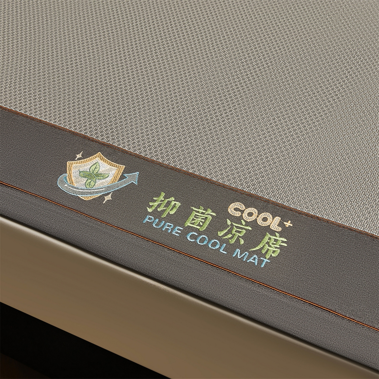 91家纺网 家纺一手货源 找家纺 绒艺席业 2026新款A类双面冰藤抑菌凉席 冰藤艾草灰