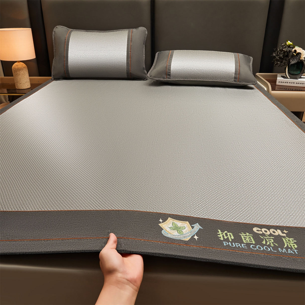 91家纺网 家纺一手货源 找家纺 绒艺席业 2026新款A类双面冰藤抑菌凉席 冰藤艾草灰