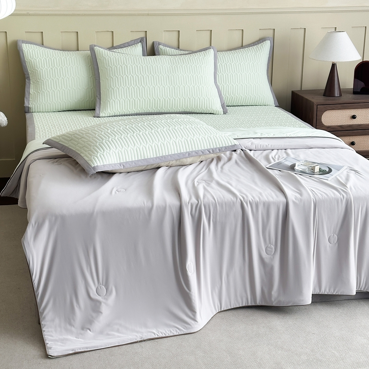 91家纺网 家纺一手货源 找家纺 幸嘉轩 2026新款凉感丝夏被床盖四件套拼色夏凉被空调被 灰+绿