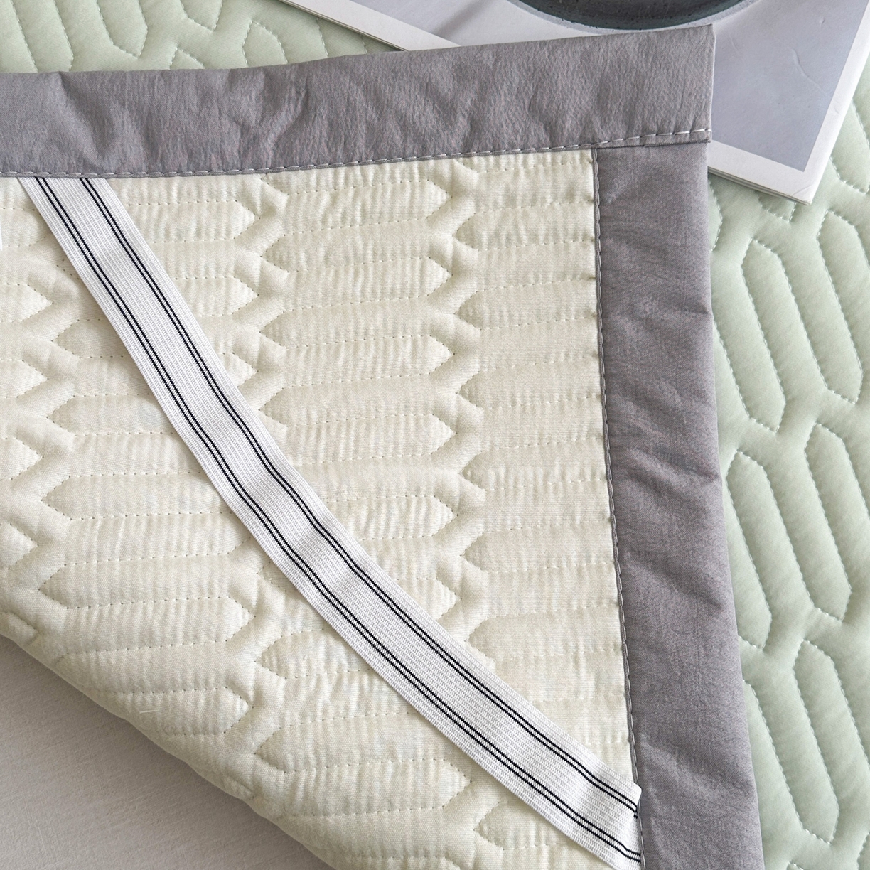 91家纺网 家纺一手货源 找家纺 幸嘉轩 2026新款凉感丝夏被床盖四件套拼色夏凉被空调被 灰+绿