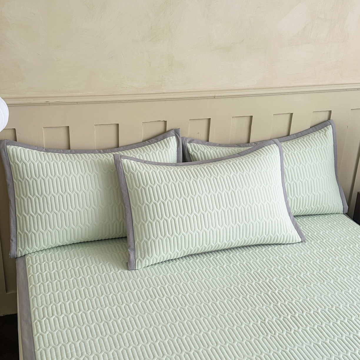 91家纺网 家纺一手货源 找家纺 幸嘉轩 2026新款凉感丝夏被床盖四件套拼色夏凉被空调被 灰+绿