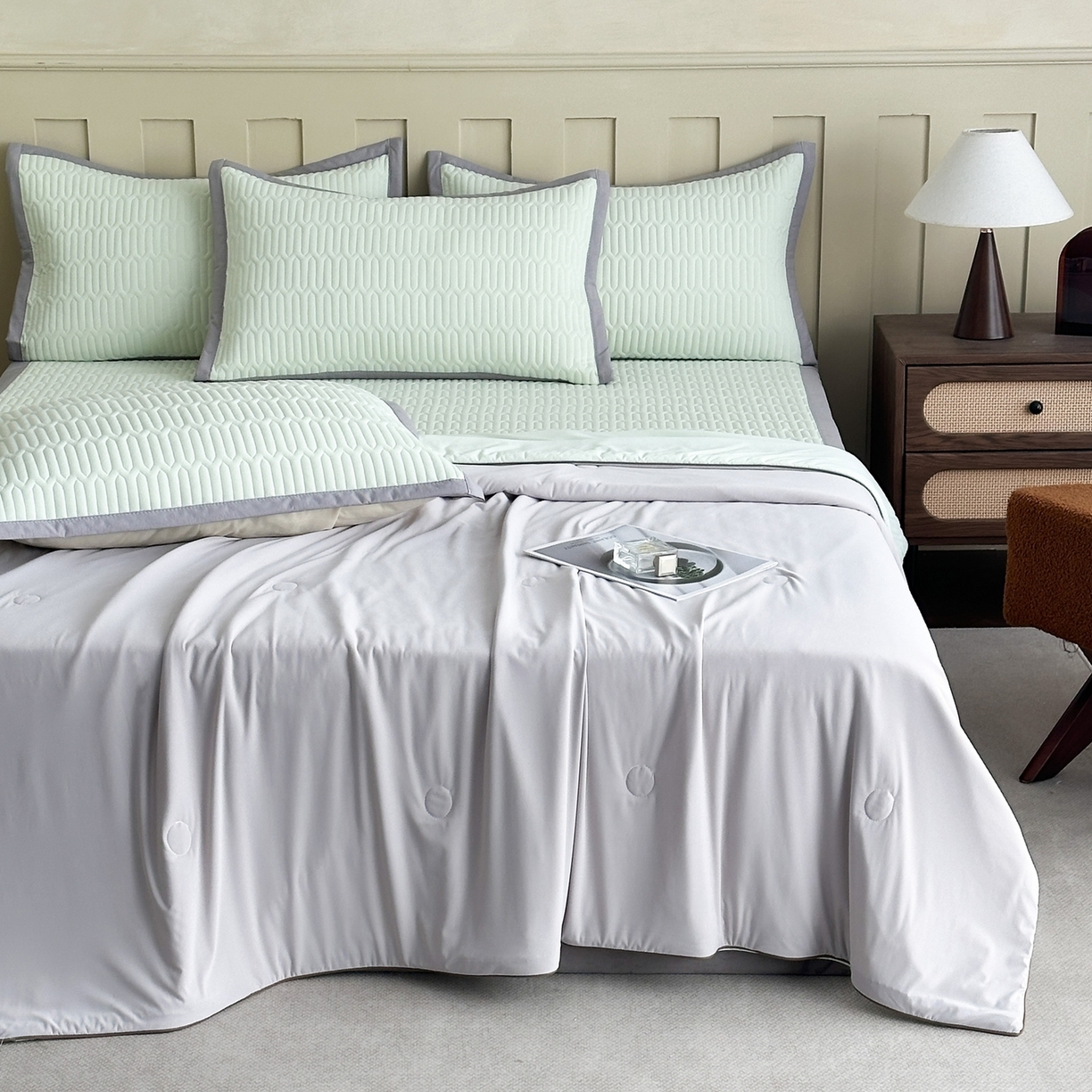 91家纺网 家纺一手货源 找家纺 幸嘉轩 2026新款凉感丝夏被床盖四件套拼色夏凉被空调被 灰+绿