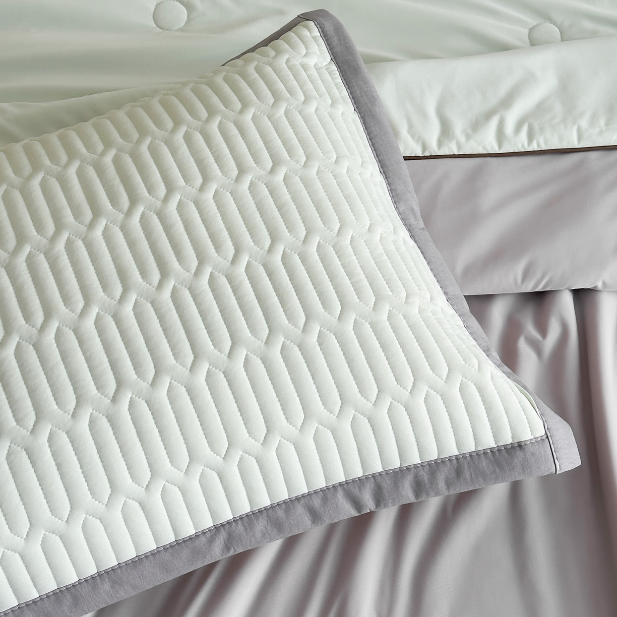 91家纺网 家纺一手货源 找家纺 幸嘉轩 2026新款凉感丝夏被床盖四件套拼色夏凉被空调被 灰+绿