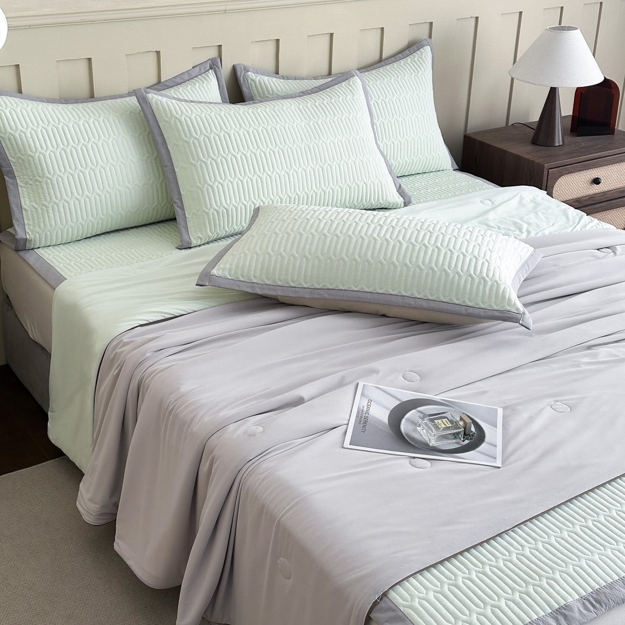 91家纺网 家纺一手货源 找家纺 幸嘉轩 2026新款凉感丝夏被床盖四件套拼色夏凉被空调被 灰+绿