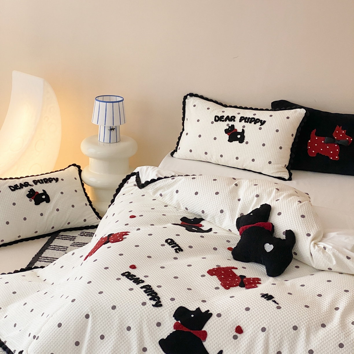 91家纺网 家纺一手货源 找家纺 星野 2026春夏新款100s双股澳棉纯棉刺绣四件套-第二波 波点萌犬