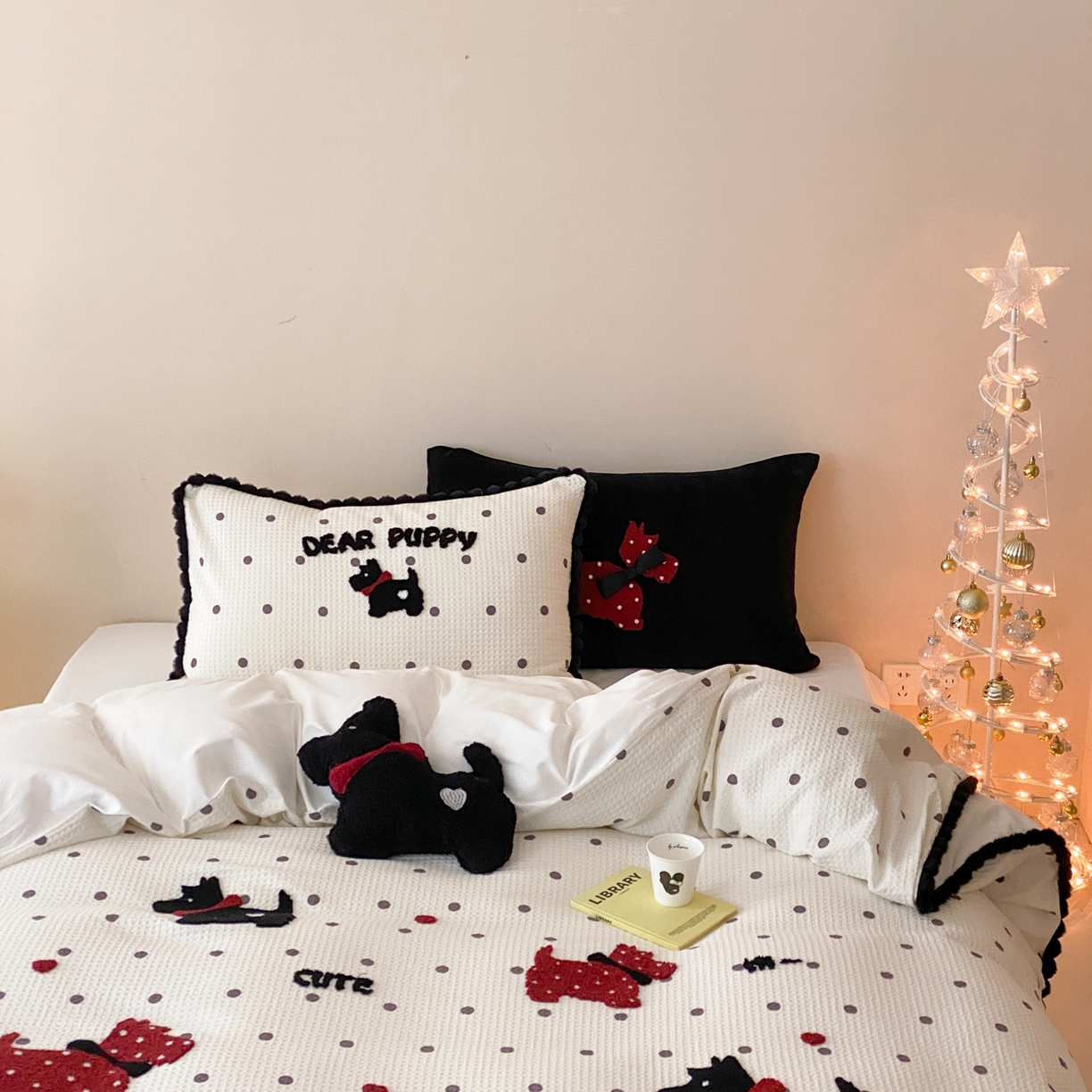 91家纺网 家纺一手货源 找家纺 星野 2026春夏新款100s双股澳棉纯棉刺绣四件套-第二波 波点萌犬