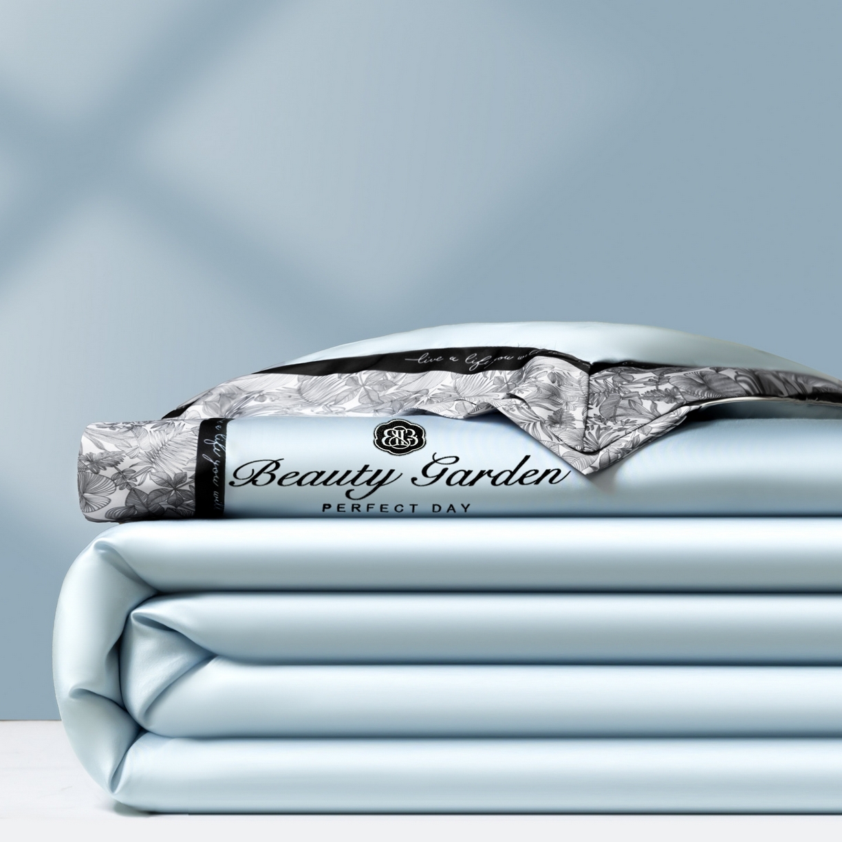 91家纺网 家纺一手货源 找家纺 云棉坊 2026新款水洗真丝冰丝夏被夏凉被空调被数码边刺绣款-琉光系列 琉光-天空蓝+梧桐杏