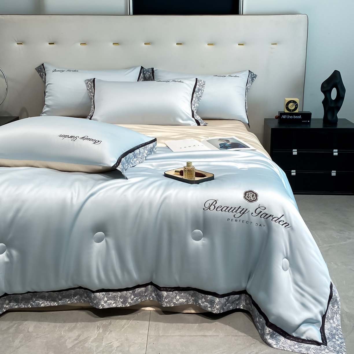 91家纺网 家纺一手货源 找家纺 云棉坊 2026新款水洗真丝冰丝夏被夏凉被空调被数码边刺绣款-琉光系列 琉光-天空蓝+梧桐杏