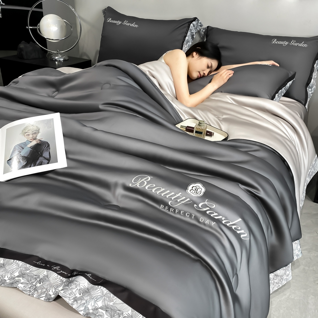 91家纺网 家纺一手货源 找家纺 云棉坊 2026新款水洗真丝冰丝夏被夏凉被空调被数码边刺绣款-琉光系列 琉光-高级灰+山灰