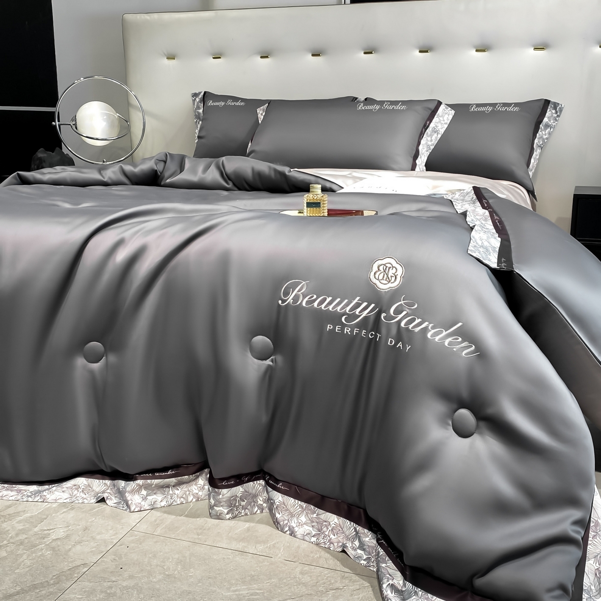 91家纺网 家纺一手货源 找家纺 云棉坊 2026新款水洗真丝冰丝夏被夏凉被空调被数码边刺绣款-琉光系列 琉光-高级灰+山灰