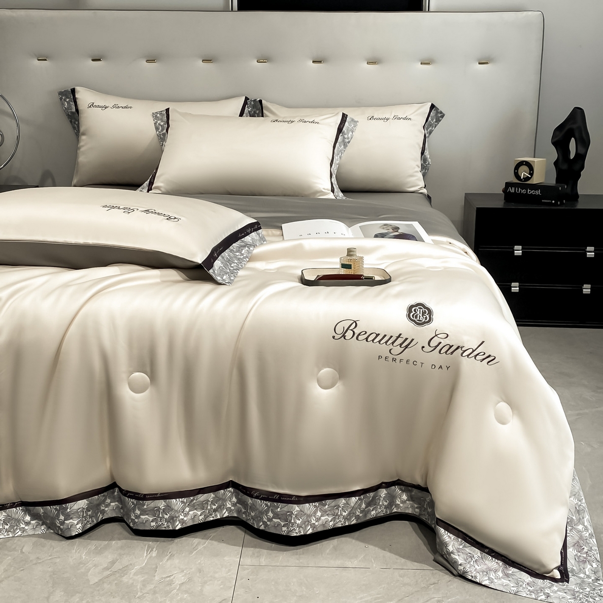 91家纺网 家纺一手货源 找家纺 云棉坊 2026新款水洗真丝冰丝夏被夏凉被空调被数码边刺绣款-琉光系列 琉光-梧桐杏+中灰