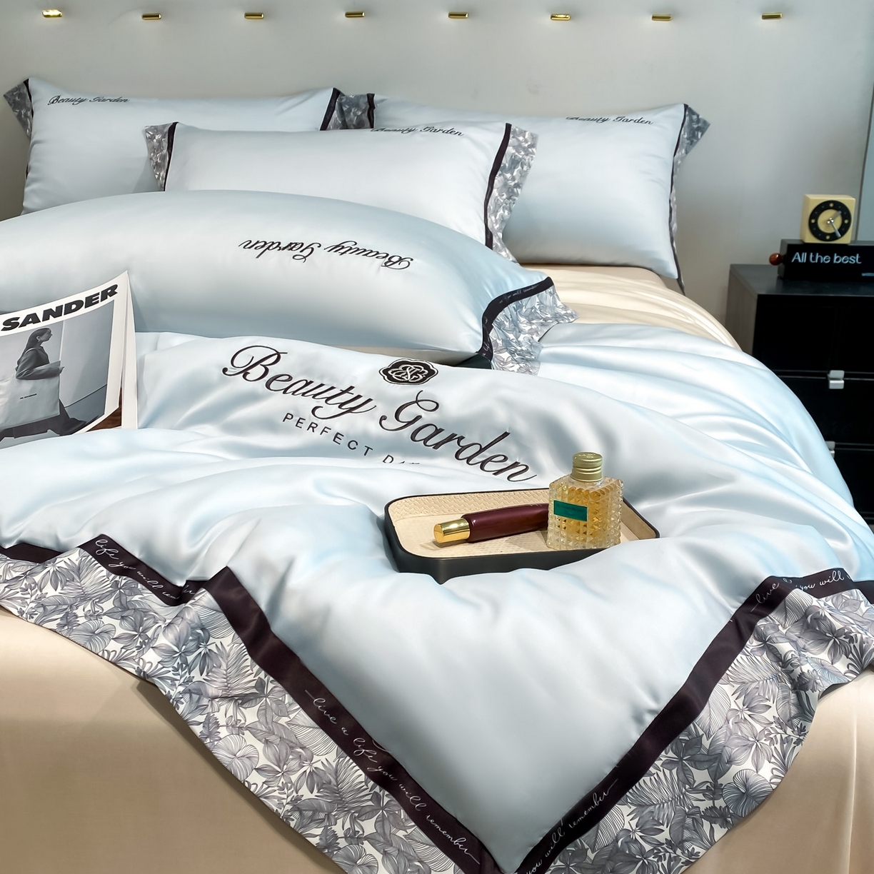 91家纺网 家纺一手货源 找家纺 云棉坊 2026新款水洗真丝冰丝夏被夏凉被空调被数码边刺绣款-琉光系列 琉光-天空蓝+梧桐杏