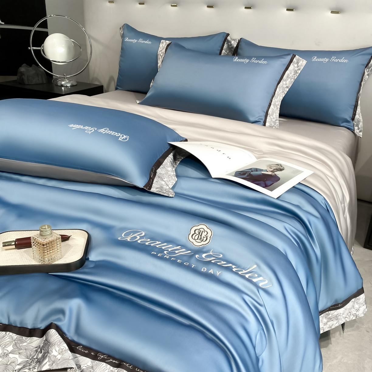 91家纺网 家纺一手货源 找家纺 云棉坊 2026新款水洗真丝冰丝夏被夏凉被空调被数码边刺绣款-琉光系列 琉光-宾利蓝+山灰