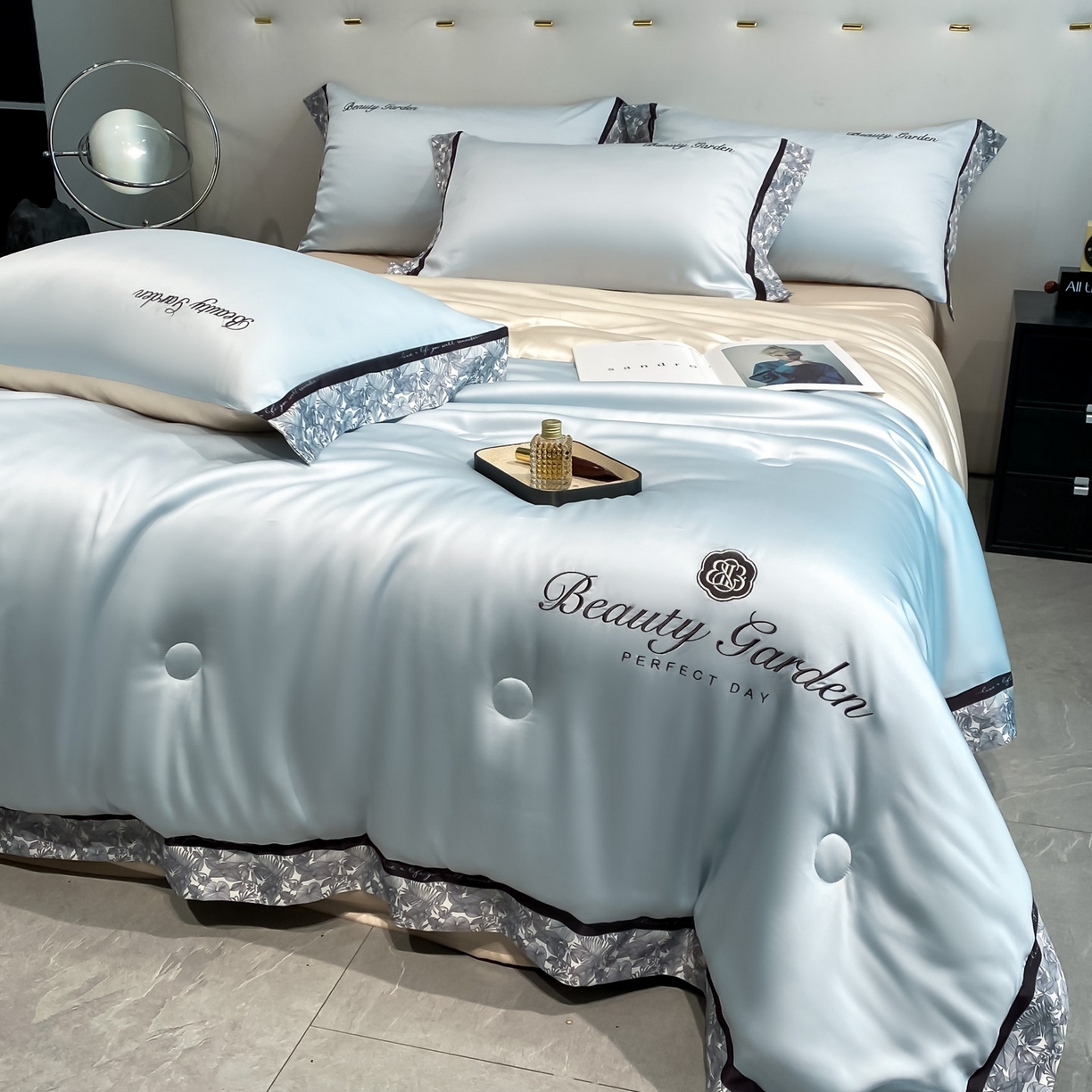 91家纺网 家纺一手货源 找家纺 云棉坊 2026新款水洗真丝冰丝夏被夏凉被空调被数码边刺绣款-琉光系列 琉光-天空蓝+梧桐杏