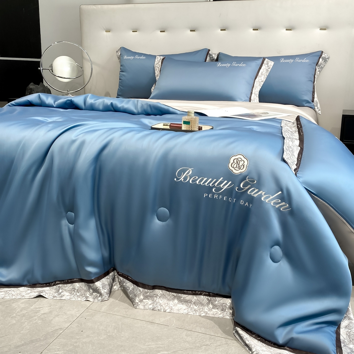 91家纺网 家纺一手货源 找家纺 云棉坊 2026新款水洗真丝冰丝夏被夏凉被空调被数码边刺绣款-琉光系列 琉光-宾利蓝+山灰