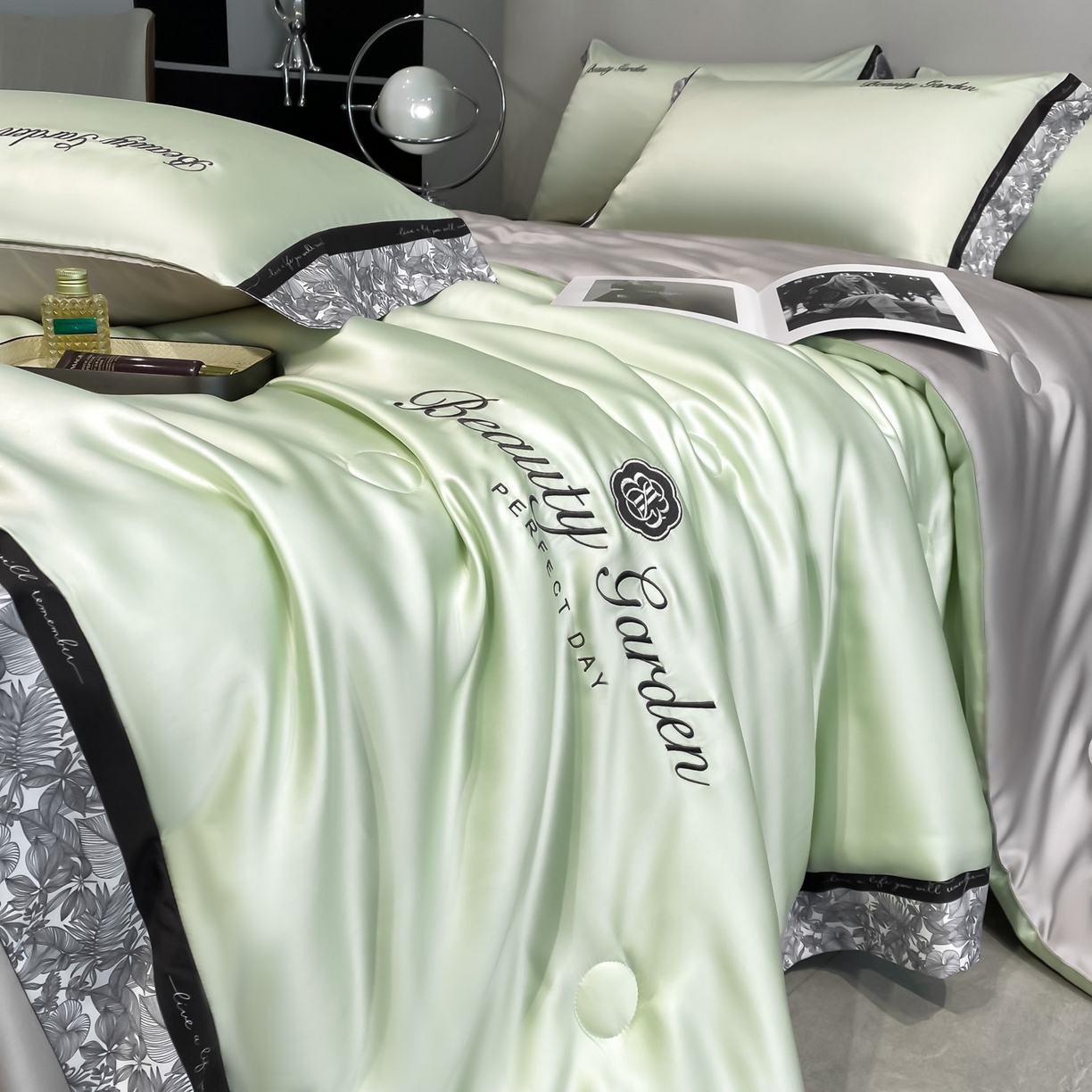 91家纺网 家纺一手货源 找家纺 云棉坊 2026新款水洗真丝冰丝夏被夏凉被空调被数码边刺绣款-琉光系列 琉光-水果清香+山灰