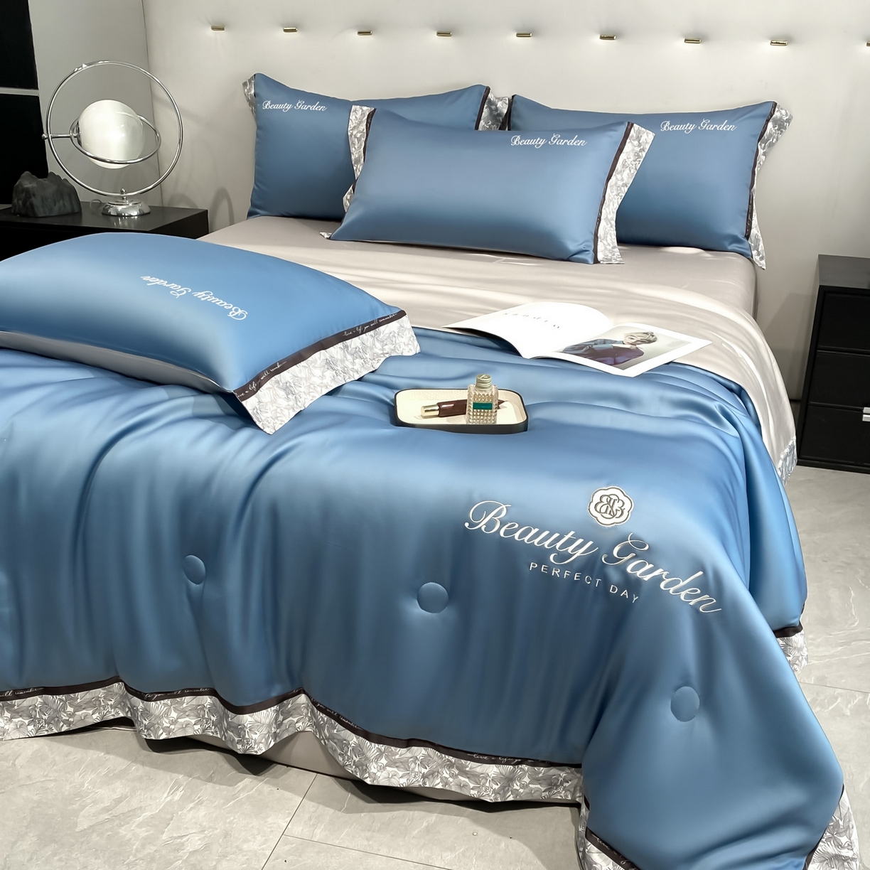 91家纺网 家纺一手货源 找家纺 云棉坊 2026新款水洗真丝冰丝夏被夏凉被空调被数码边刺绣款-琉光系列 琉光-宾利蓝+山灰