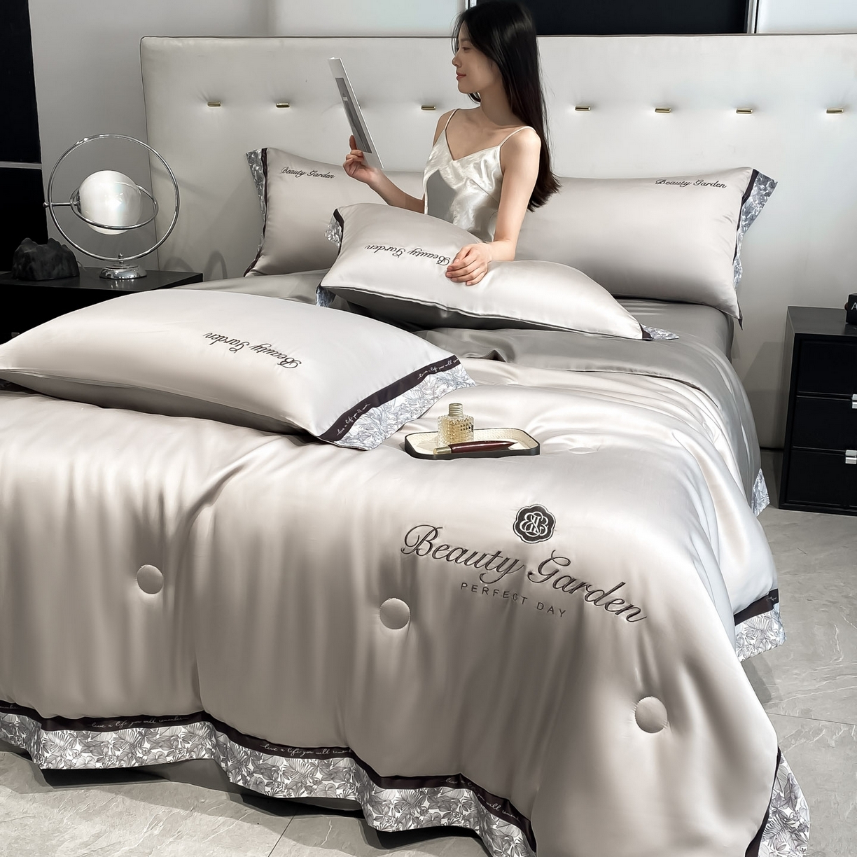 91家纺网 家纺一手货源 找家纺 云棉坊 2026新款水洗真丝冰丝夏被夏凉被空调被数码边刺绣款-琉光系列 琉光-山灰+中灰