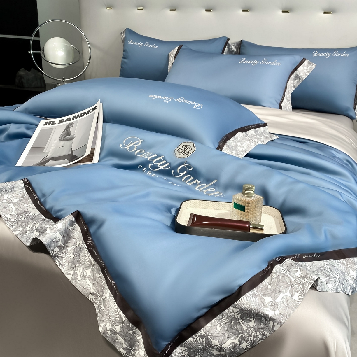 91家纺网 家纺一手货源 找家纺 云棉坊 2026新款水洗真丝冰丝夏被夏凉被空调被数码边刺绣款-琉光系列 琉光-宾利蓝+山灰