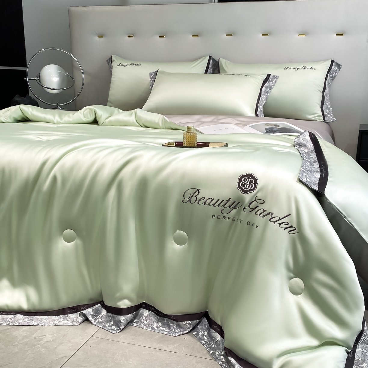 91家纺网 家纺一手货源 找家纺 云棉坊 2026新款水洗真丝冰丝夏被夏凉被空调被数码边刺绣款-琉光系列 琉光-水果清香+山灰