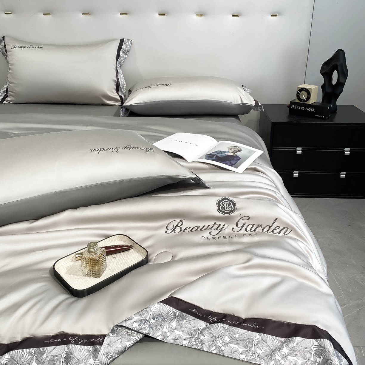 91家纺网 家纺一手货源 找家纺 云棉坊 2026新款水洗真丝冰丝夏被夏凉被空调被数码边刺绣款-琉光系列 琉光-山灰+中灰