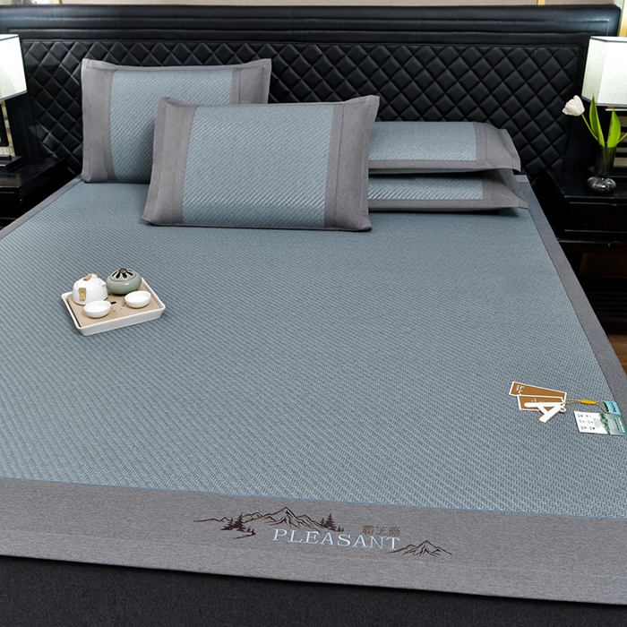 91家纺网 家纺一手货源 找家纺 小牛席业 2026新款PE冷感霸王藤系列（雪山刺绣款）凉席藤席冰藤席冰丝席草席竹席乳胶席凉感豆豆席 蓝色