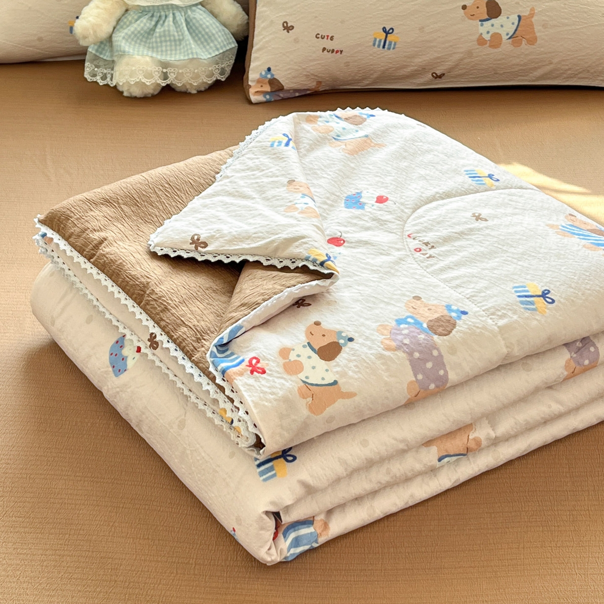 91家纺网 家纺一手货源 找家纺 川悦生活 2026新款双层纱木棉夏被四件套 可乐腊肠