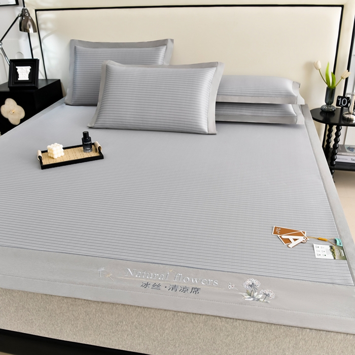 91家纺网 家纺一手货源 找家纺 （总）小牛席业 2026新款经典条纹-绣球冰丝清凉席系列凉席藤席冰藤双面席冰丝席竹席凉席空调席草席三件套