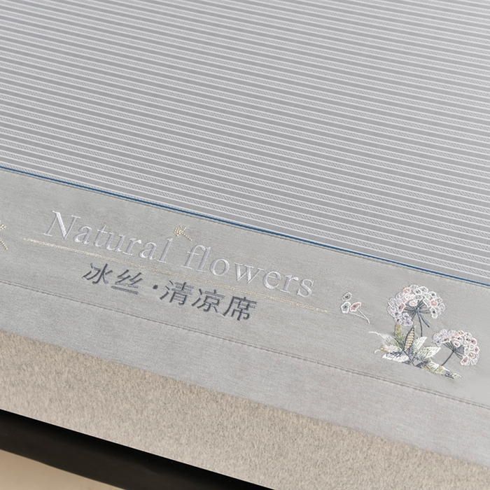 91家纺网 家纺一手货源 找家纺 （总）小牛席业 2026新款经典条纹-绣球冰丝清凉席系列凉席藤席冰藤双面席冰丝席竹席凉席空调席草席三件套