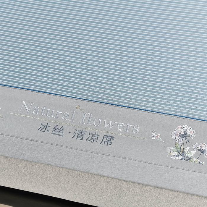 91家纺网 家纺一手货源 找家纺 小牛席业 2026新款经典条纹-绣球冰丝清凉席系列凉席藤席冰藤双面席冰丝席竹席凉席空调席草席三件套 蓝色